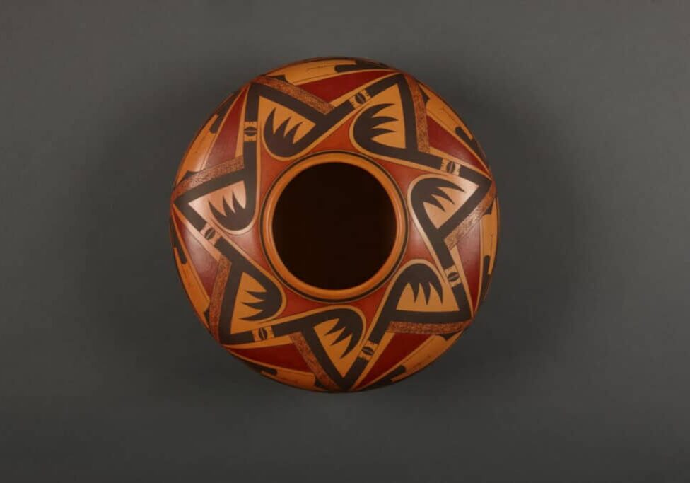 Indigenous ceramic artist Hisi Nampeyo Seven Star Pattern Jar